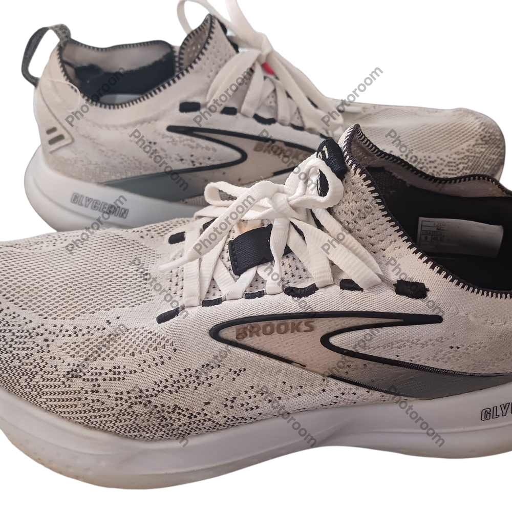 Brooks Men's Black and White Athletic Shoes